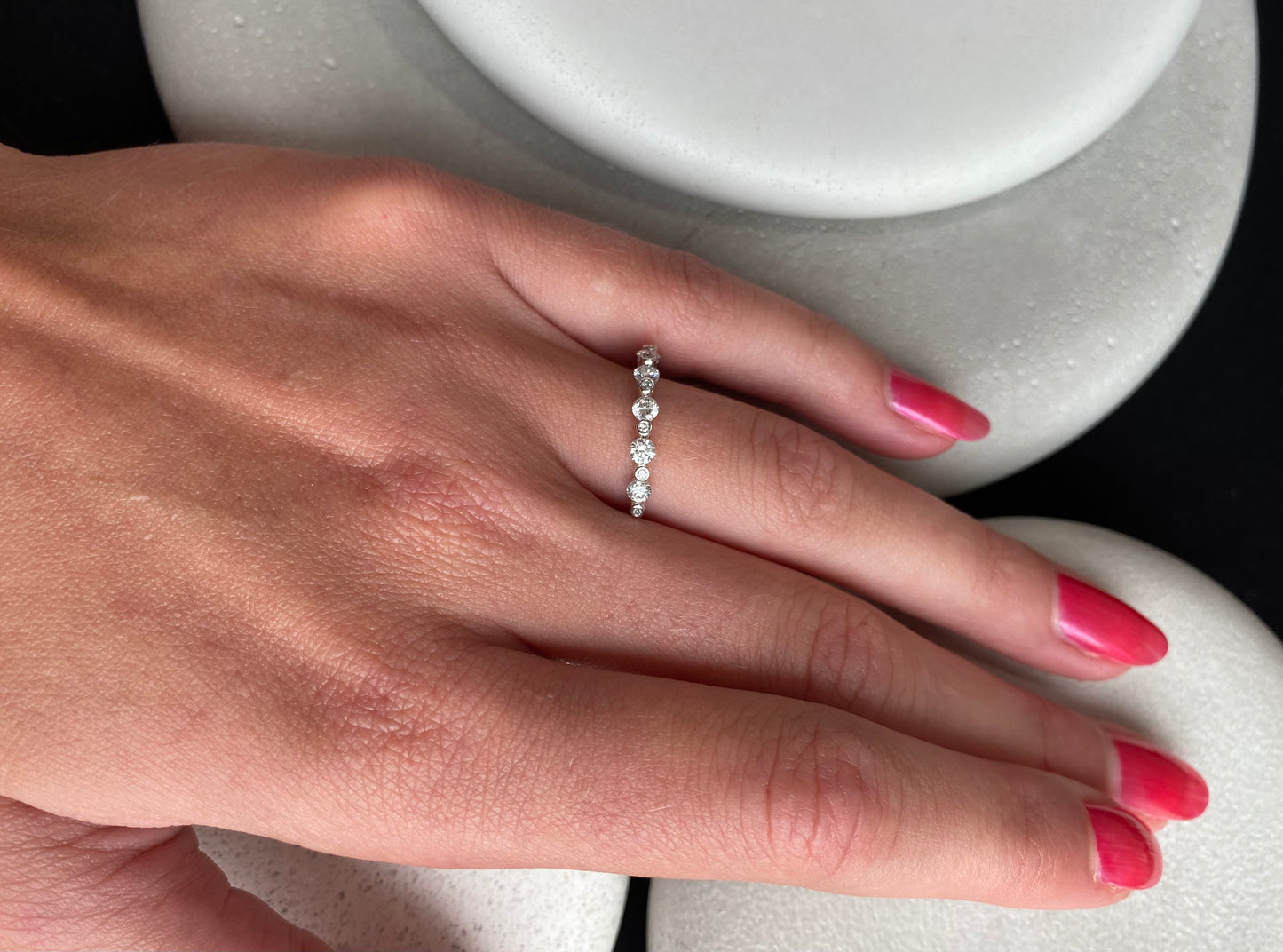 Alternating Size Diamond Band