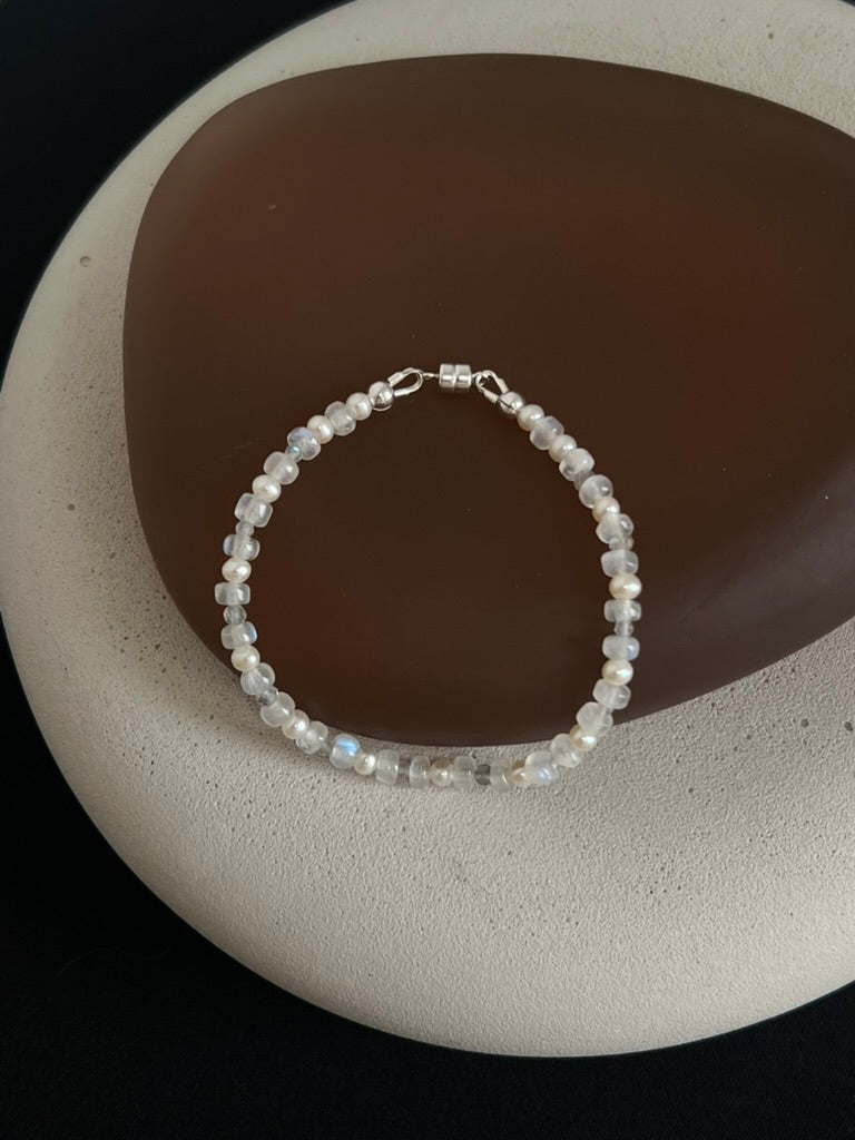 Pearl, Labradorite and Moonstone Bracelet