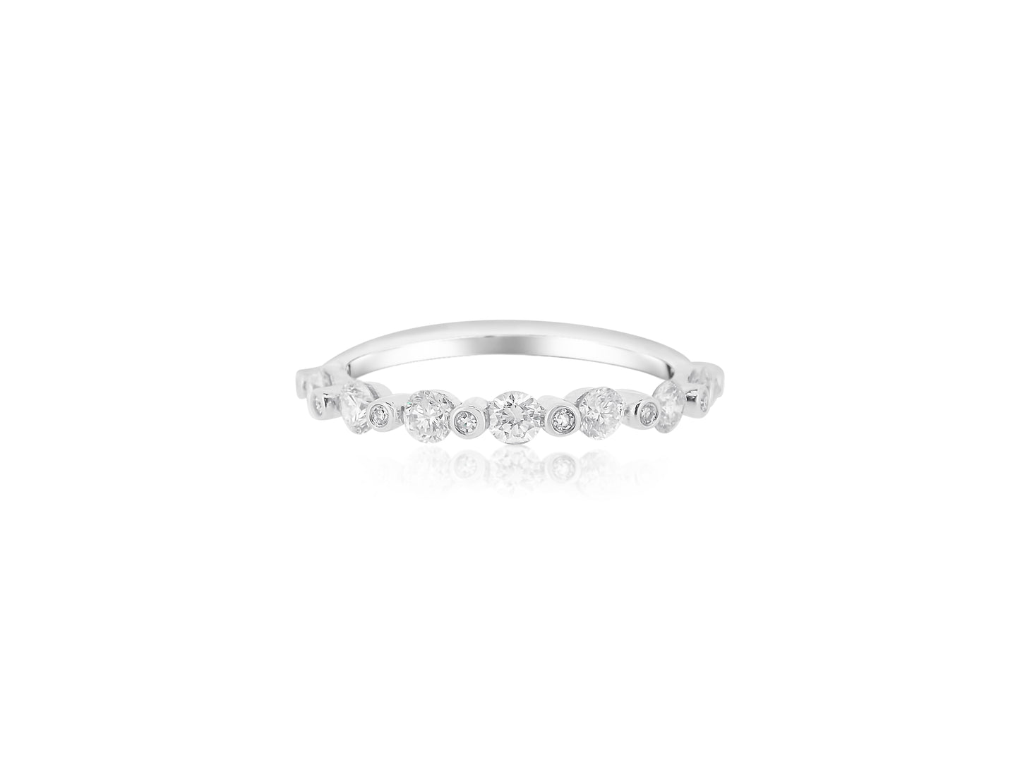 Alternating Size Diamond Band