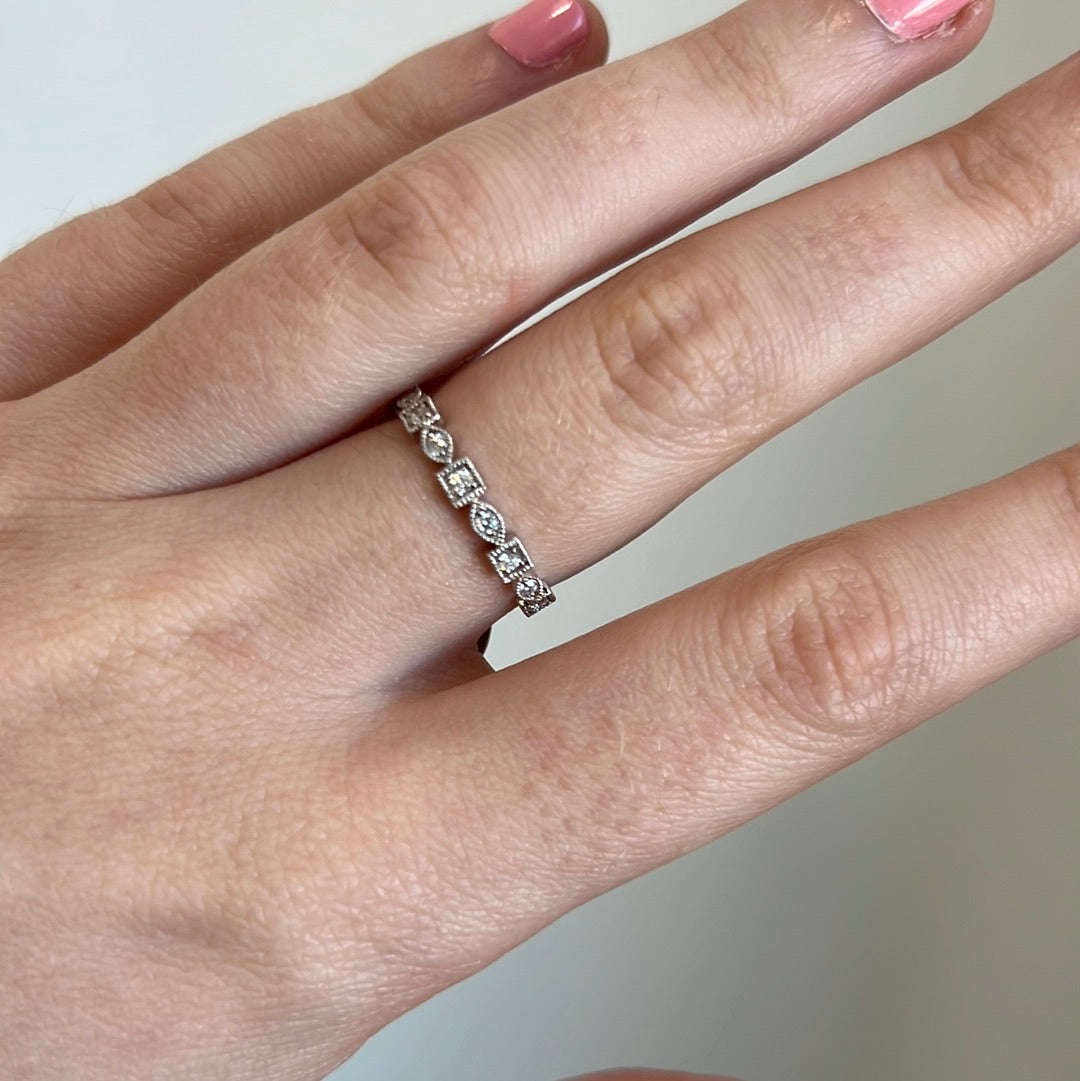 Alternating Milgrain Diamond Band