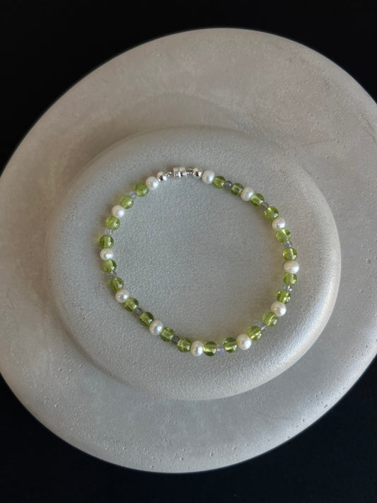 Peridot, Pearl, and Labradorite Bracelet