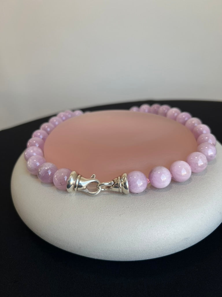 14 mm Kunzite on Silk