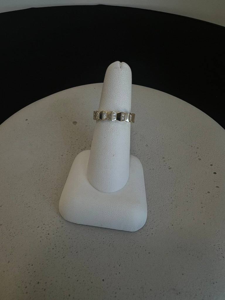 Diamond Chevron Band