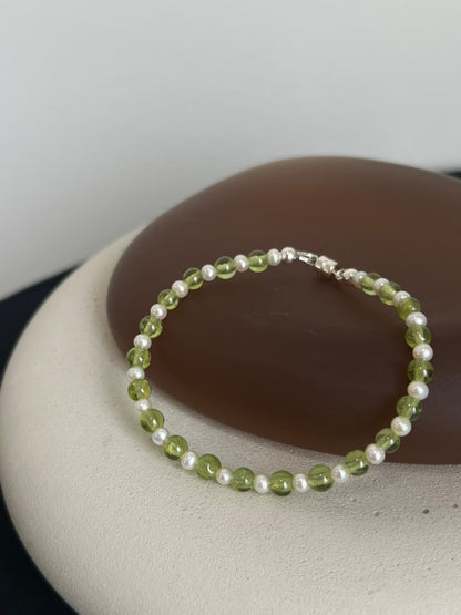 Peridot and Pearl Bracelet