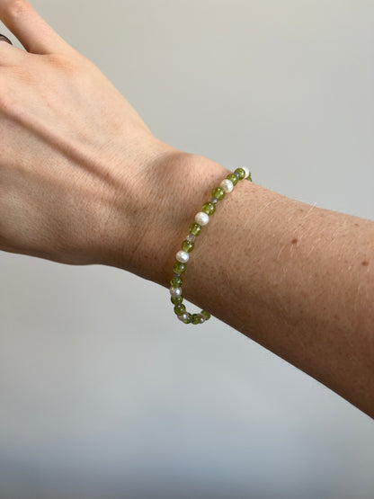 Peridot, Pearl, and Labradorite Bracelet