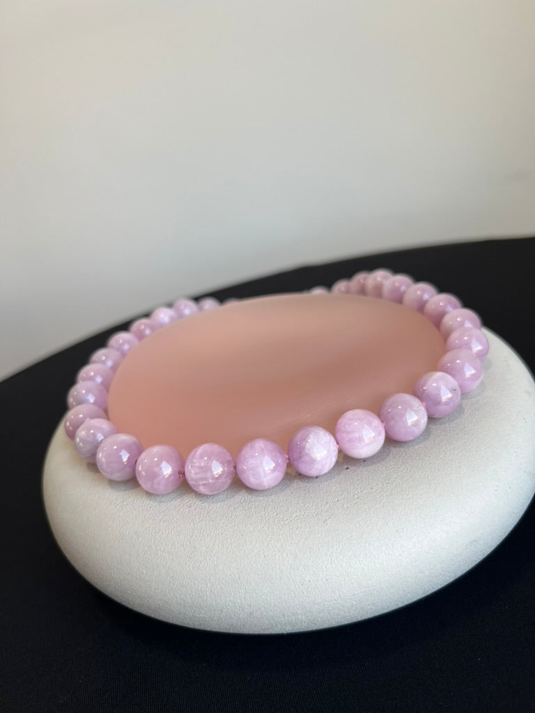 14 mm Kunzite on Silk