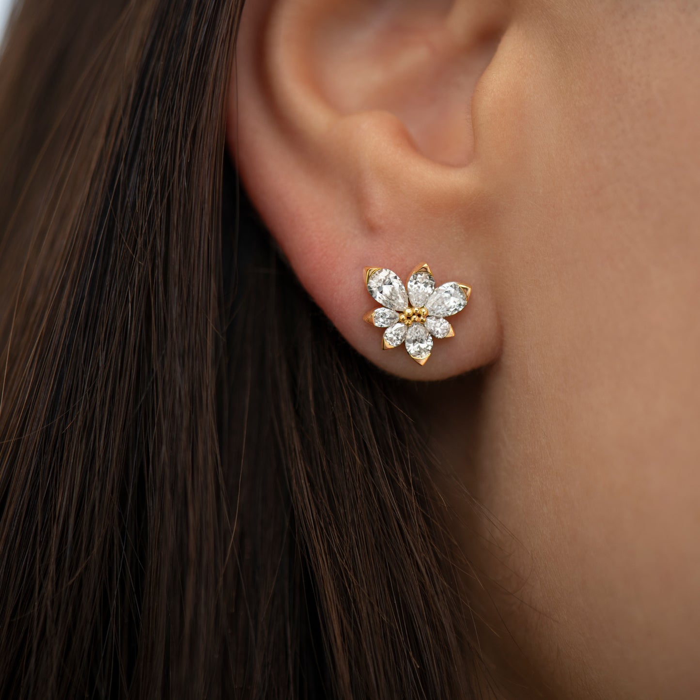 Flower Studs in Diamond