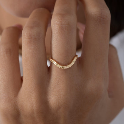 Curved Geometric Patterned Ring