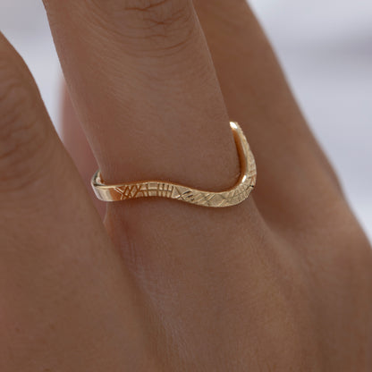 Curved Geometric Patterned Ring
