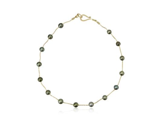 Scattered genuine tahitian pearls form this Tin Cup style gold collar