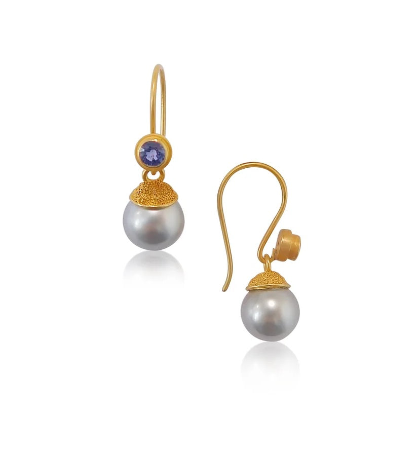 Tahitian Pearl Sapphire 18kt Earrings