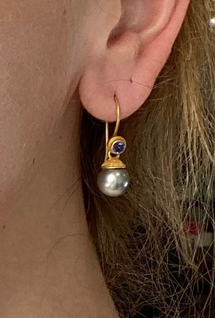 Tahitian Pearl Sapphire 18kt Earrings