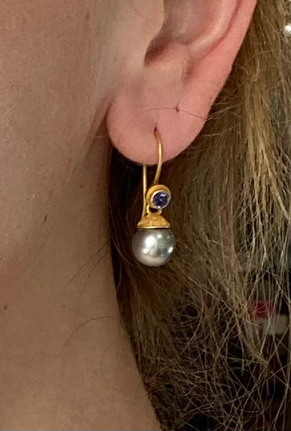 Tahitian Pearl Sapphire 18kt Earrings