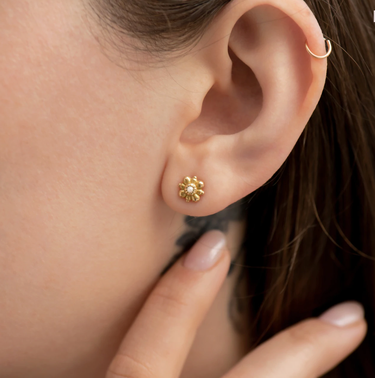 Dainty Gold Flower Stud Earrings